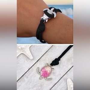 NWT🐢🏝️ SILVER PINK PEBBLES/BEIGE SAND SEA TURTLE BLACK STRETCH ROPE BRACELET